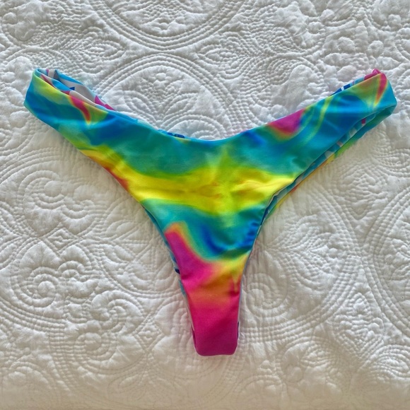 Moana Bikini – Reversible Set (Size Small) - Picture 4 of 8